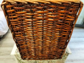 Cesta de mimbre con forro de tela