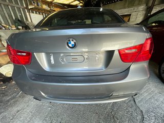PORTON TRASERO BWM E90 CON PILOTOS LCI