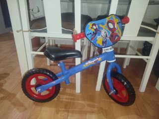 Bicicleta Spiderman sin pedales