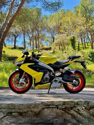 Aprilia RS660 2021 – 11.974km – 100 CV – Extras