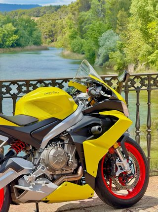 Aprilia RS660 2021 – 11.974km – 100 CV – Extras