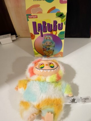 Labubu Peluche Arcoíris the Monsters