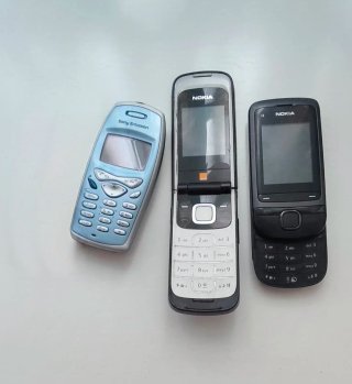 LOTE VINTAGE 3MÓVILES + 5AURICULARES +4CARGADORES