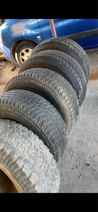 5 Ruedas con llanta nissan patrol 265 70 16