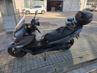 Suzuki Burgman 400 gris