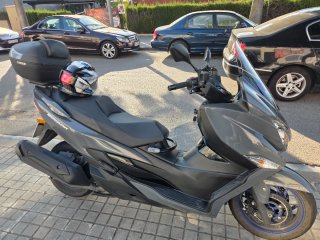 Suzuki Burgman 400 gris