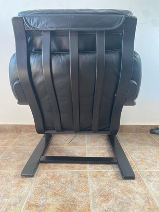Sillón de cuero negro GRANFORT