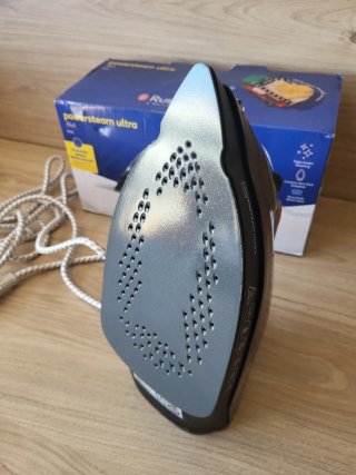 Plancha Russell Hobbs Power Steam Ultra Negra