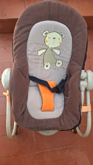 Mecedora bebé con estampado de oso