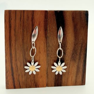 Pendientes Flor Oro Blanco y Amarillo; 2,53grs.