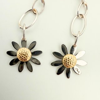 Pendientes Flor Oro Blanco y Amarillo; 2,53grs.
