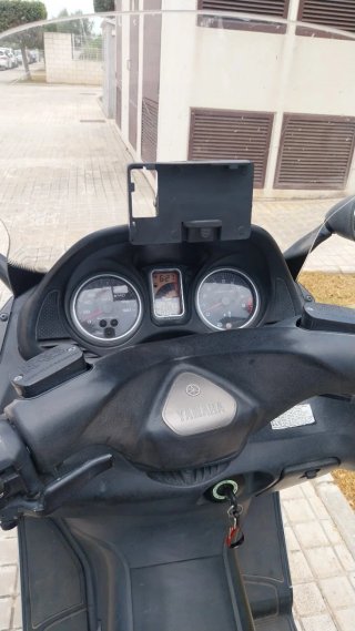 Yamaha TMAX Maxi Scooter Negra y Marrón