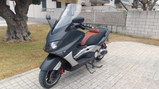 Yamaha TMAX Maxi Scooter Negra y Marrón