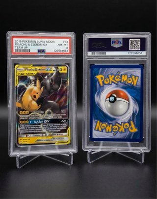 Carta Pokémon Pikachu & Zekrom GX Team Up PSA 8