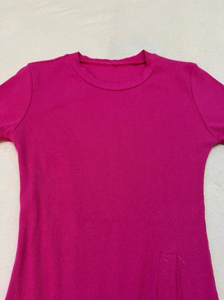 Vestido canalé manga corta fucsia con abertura S/M