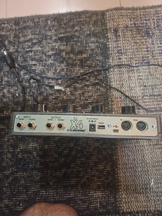 tc electronic Ditto X4 Looper Pedal + cable midi