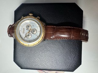 Reloj D&G Cronógrafo Swiss Made Dorado