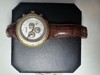 Reloj D&G Cronógrafo Swiss Made Dorado