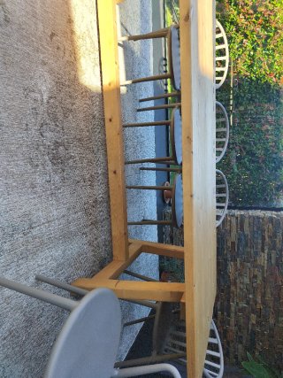 Mesa de madera con 8 sillas