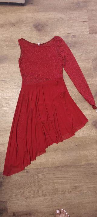 Vestido de baile rojo para niña