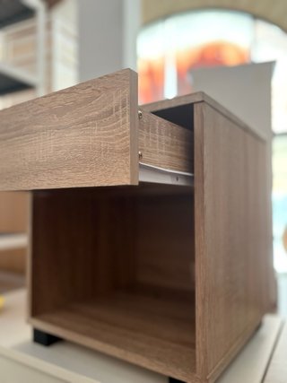 Comodino con cassetto in legno