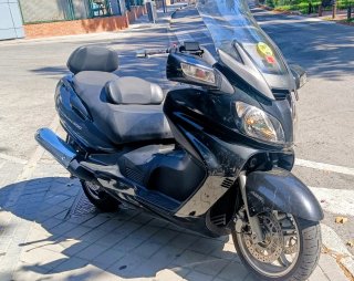 Suzuki Burgman 650 Maxi Scooter Negra