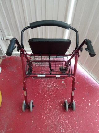 Andador con cesta y 4 ruedas