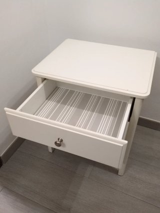 Mesita de noche Ikea Tyssdal
