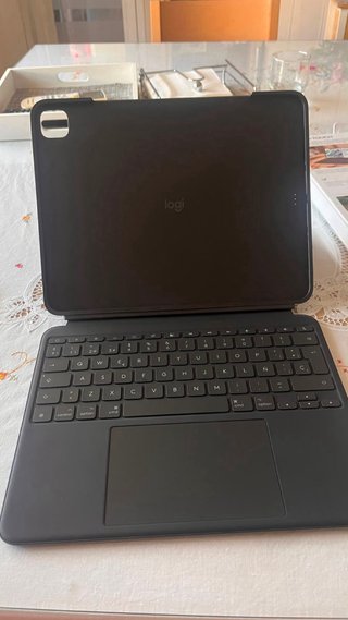 Logitech Combo Touch iPad Pro 13 Nuevo