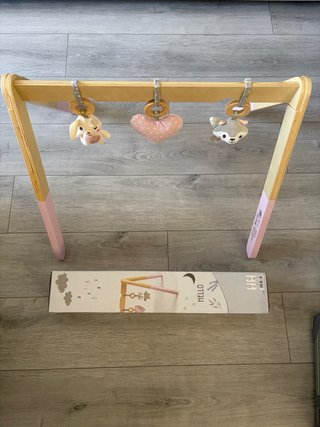 Gimnasio de madera para bebé