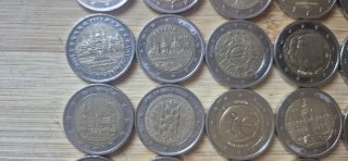 Lotto di 25 monete da 2 euro