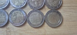 Lotto di 25 monete da 2 euro