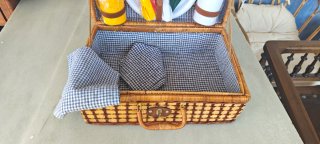 Cesta vintage de mimbre para picnic