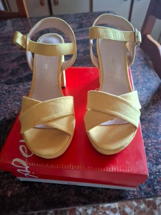 Sandalias CAROLINA BOIX amarillas
