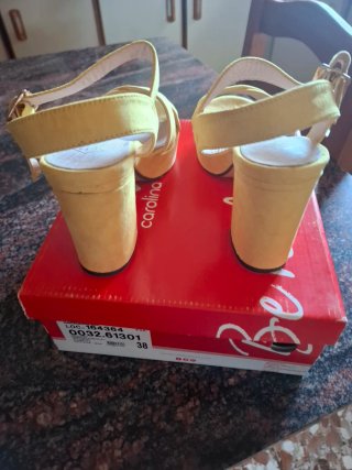 Sandalias CAROLINA BOIX amarillas