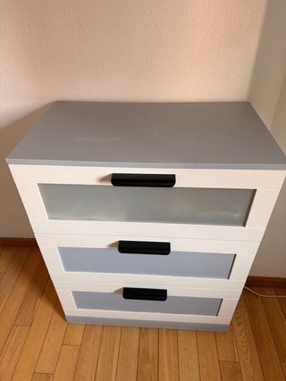 Cama con cajones, colchone, estantería y comoda