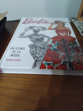 Libro "Barbie,Un icono de la moda" nuevo,precintad