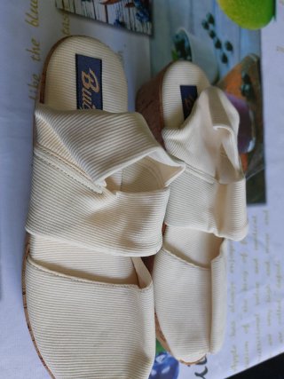 Sandalias Buicks Beige Talla 37 Nuevas