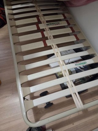 Somier de madera y metal
