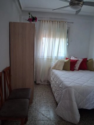 Se alquila habitación