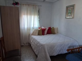 Se alquila habitación