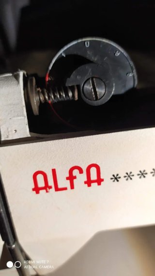 Máquina de coser Alfa
