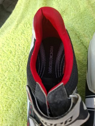 Zapatillas ciclismo y casco talla 43, usado 2 vece