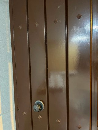 Puerta de cochera -garaje marrón
