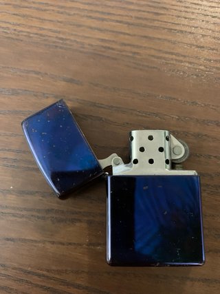 Zippo violeta