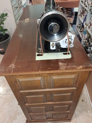 Máquina de coser Alfa antigua
