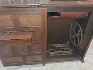 Máquina de coser Alfa antigua