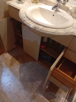 Mueble baño espejo y lavabo mármol