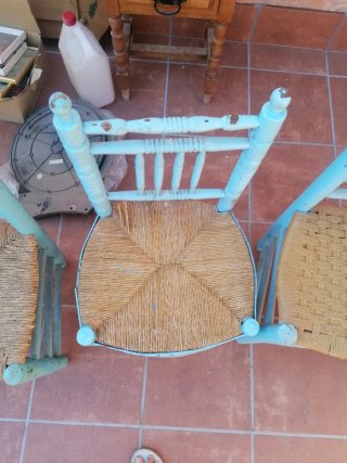 Sillas rústicas vintage de mimbre y madera