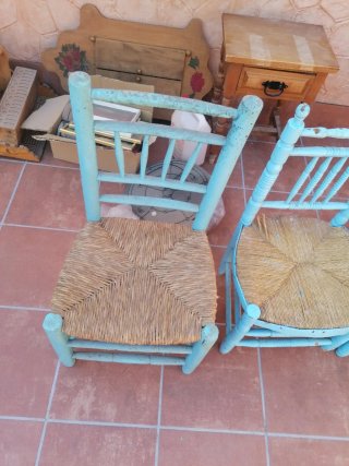 Sillas rústicas vintage de mimbre y madera